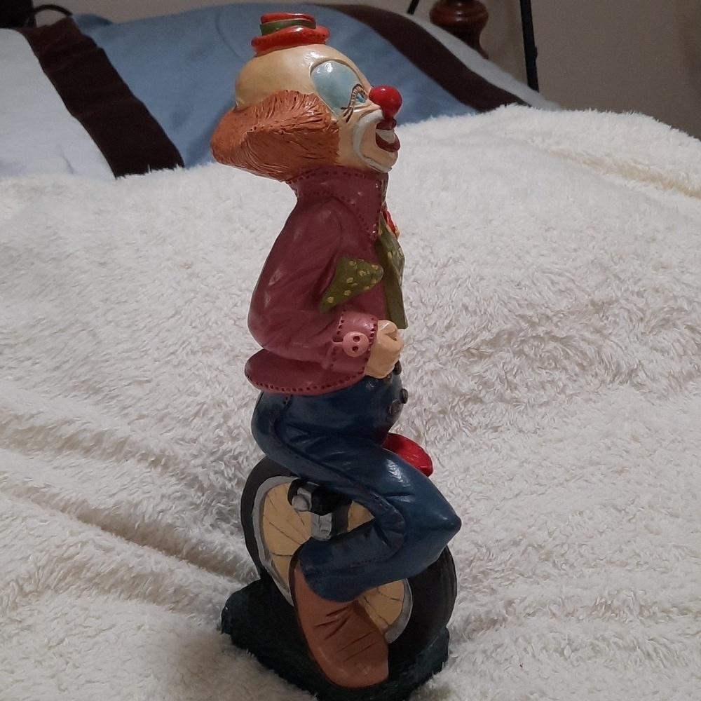 Colorful Clown Decor - Picture 3 of 8
